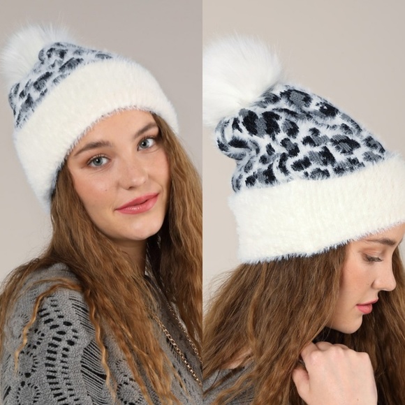 Eyelash animal print hat with pom pom - Picture 2 of 5